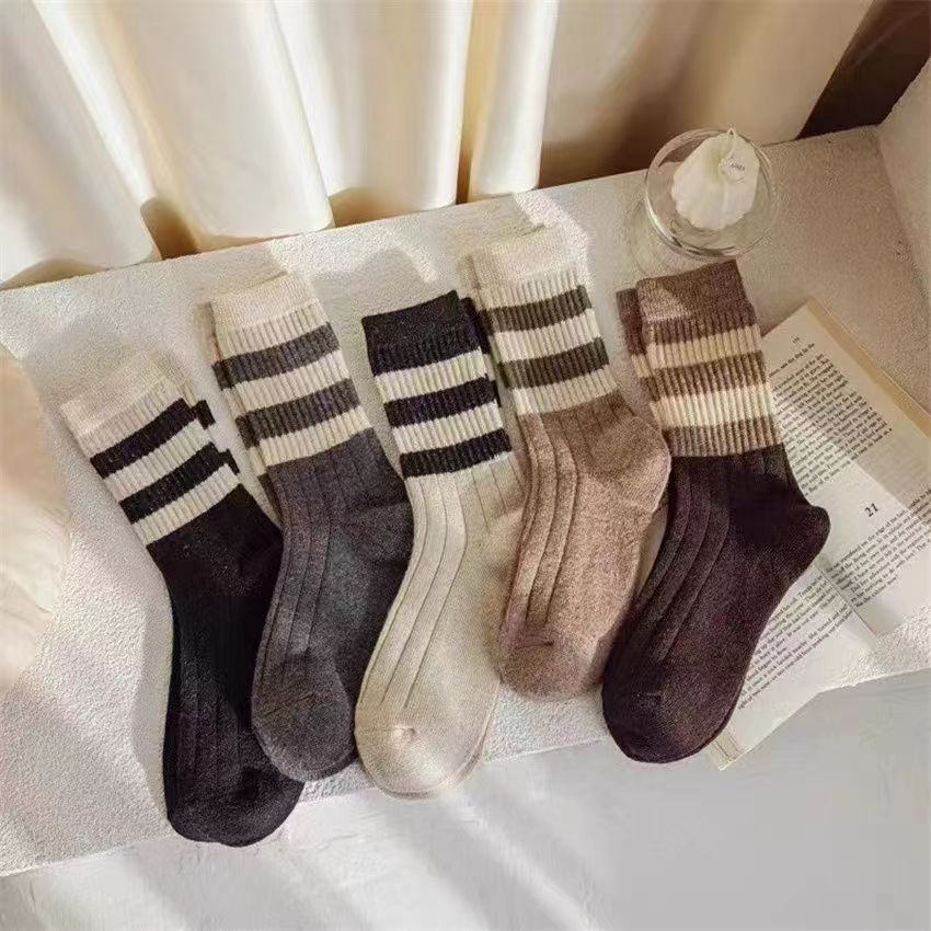 Socks Female Autumn/Winter Instagram Fashion Midtube All-Match High Appearance Level Mori Vintage Japanese Korean College Wind Pile Pile Stockings Application Scenario