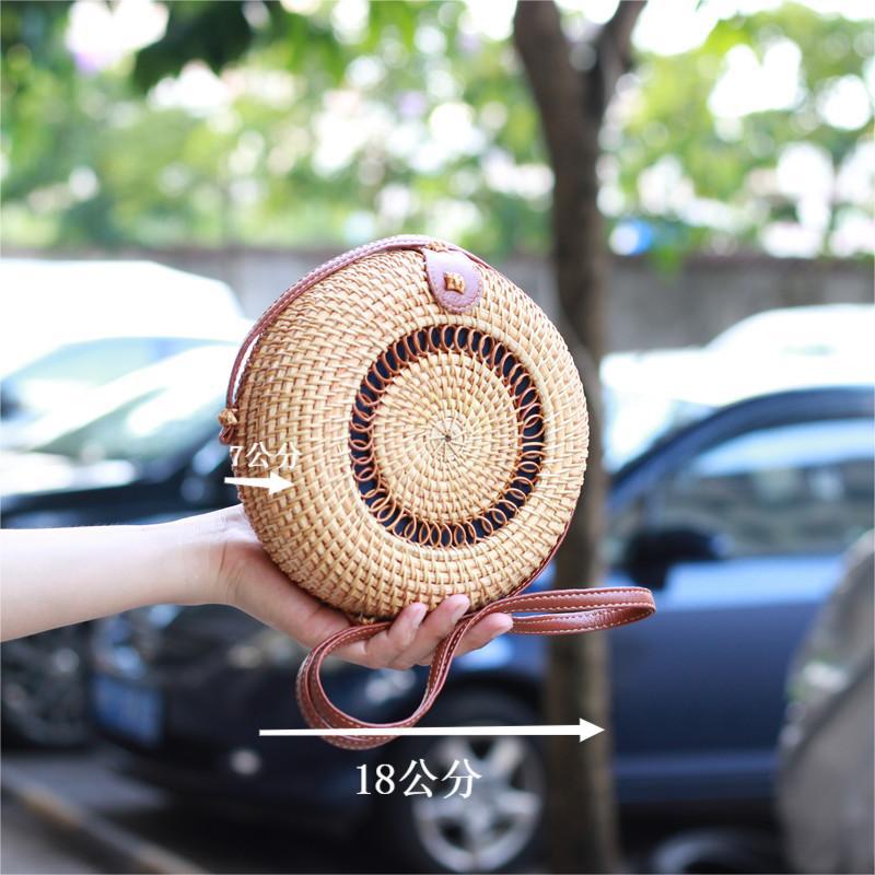 Hot Women's Bag Rattan Braided Bag Delicate Diagonal Mini Bag Round Retro Literary Hand Braided Grass Braided Bag Wholesale Application Scenario