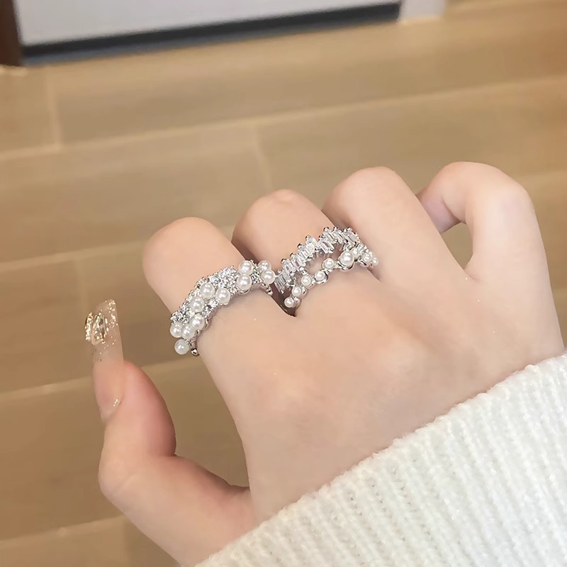 Kimoj's New Sky Mirror Ring Exudes A Light Luxury And High-End Feel. It Features A Zircon Niche Design That Is Fashionable On Instagram. It's A Pearl Layered Ring For Women details Picture