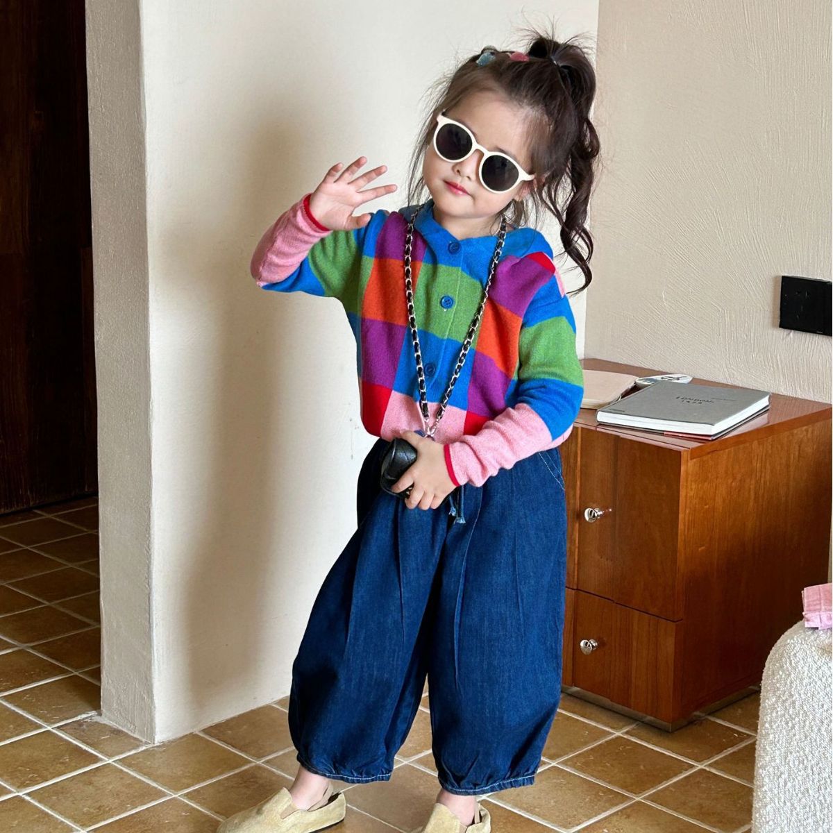 2023 Autumn new children's clothing: Korean version, girls' dopamine check sweater, hooded sweater, cardigan details Picture