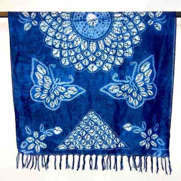 New national trend Yunnan indigo dyed knotted scarf, ethnic style tie-dyed retro large shawl, long beard, navy blue artistic batik scarf Application Scenario