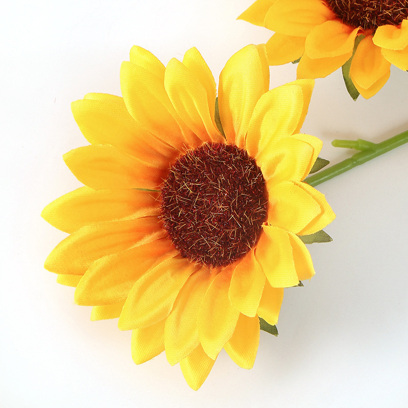 Factory wholesale three-head sunflower simulation flower bouquets, simulation green plant artificial flowers, New Year decorative flower arrangements and ornaments Item Picture