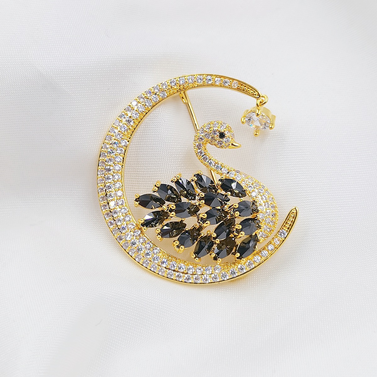 韩国高档高级感华丽锆石气质优雅天鹅胸针时尚西服别针扣固定衣服大衣配饰品细节图