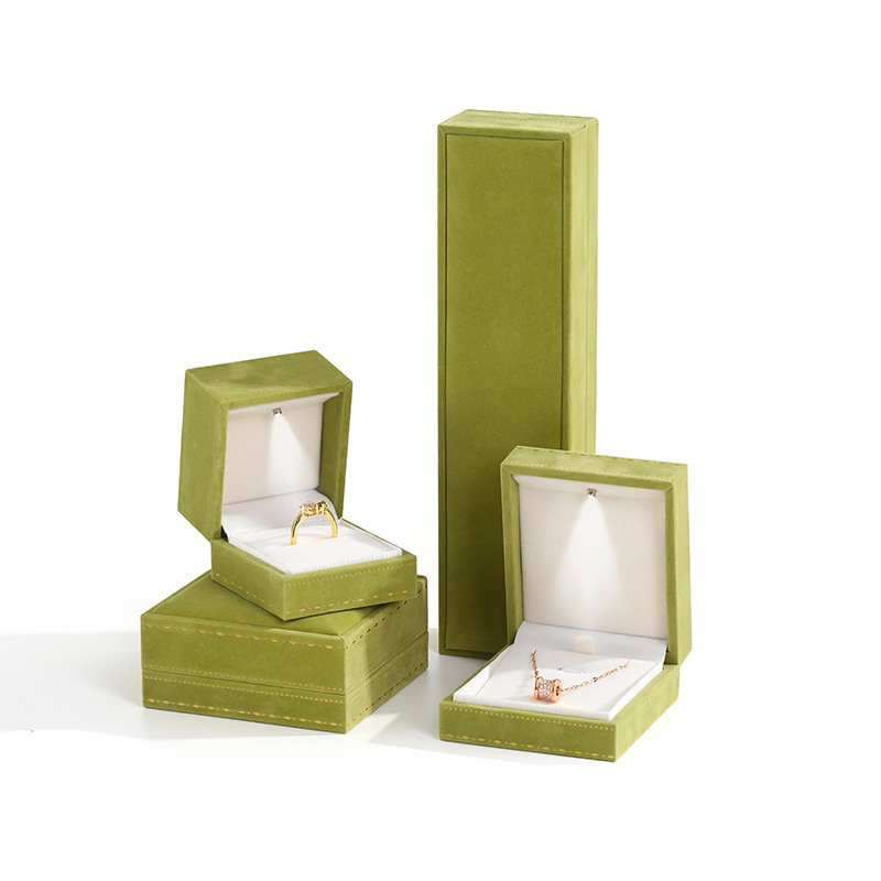 Right-angle lace gilding jewelry box, led ring box, jewelry packaging box, suede gold edge pendant and accessory box Application Scenario