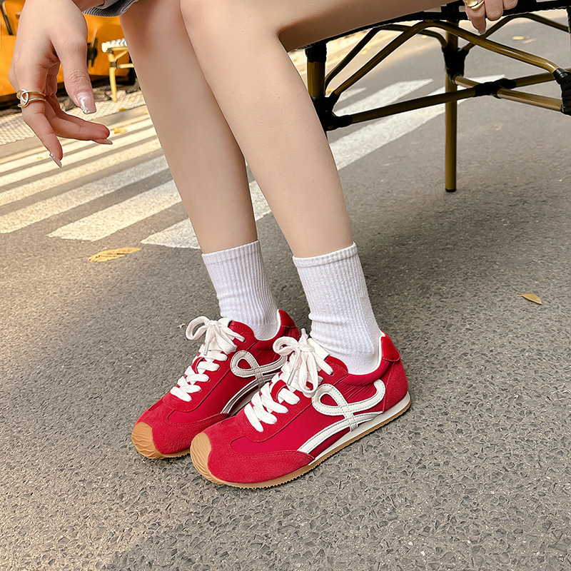 女式运动单鞋实物图