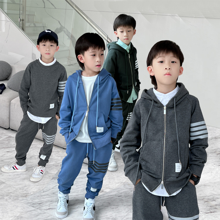 The new Korean-style loop hoodies for children's clothing in the autumn and winter of 2022 are trendy, featuring long-sleeved, hooded, zipper cardigans for both kids and adults