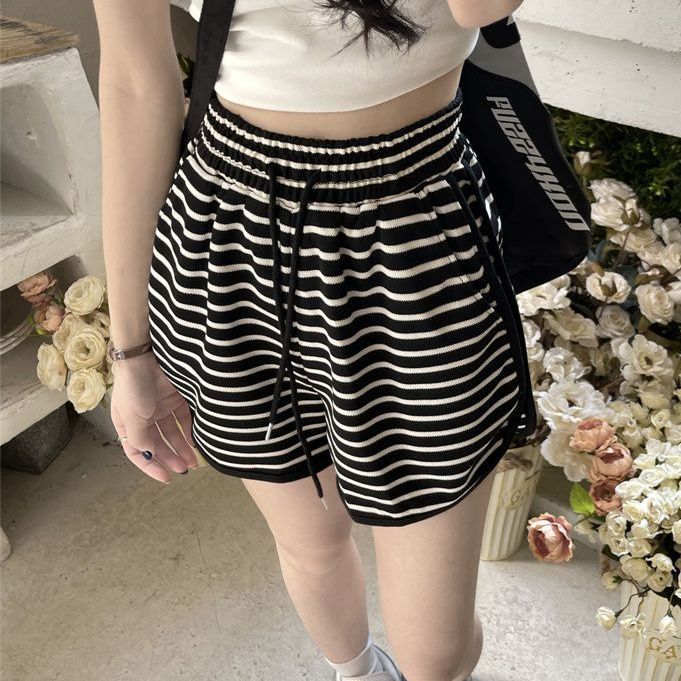Casual Sports Shorts Women's Summer Korean Version Black And White Stripes Elastic Waist Wearing Hot Pants Factory Direct Foreign Trade Application Scenario