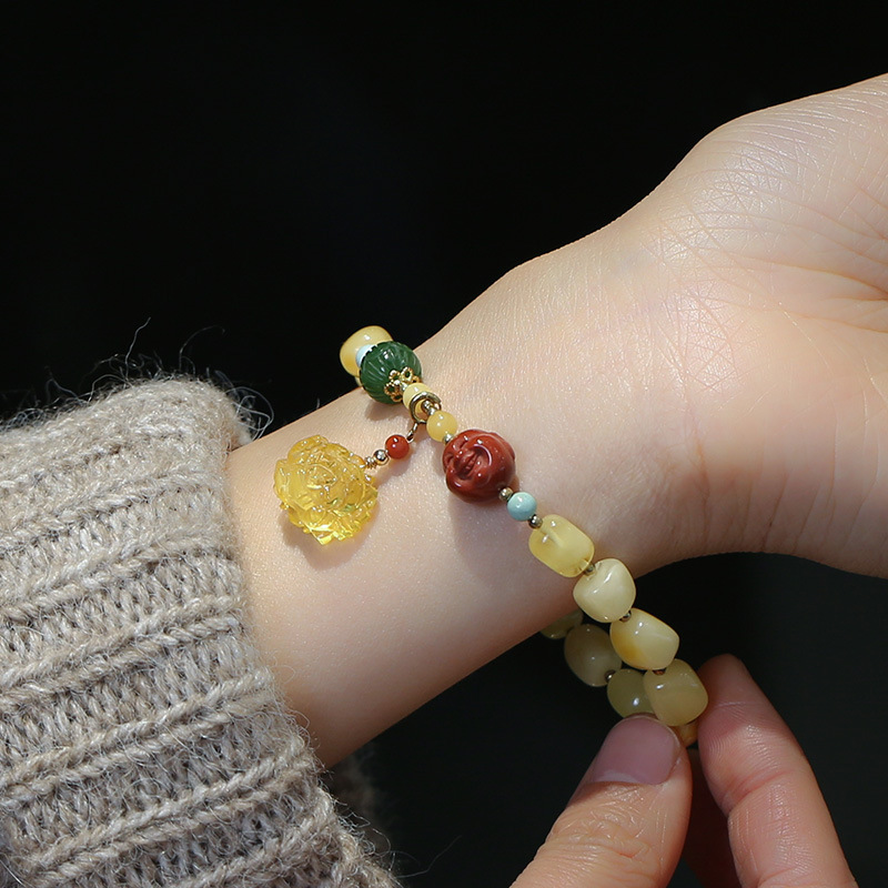 Natural beeswax figurine bracelet, hanging beeswax rose, Nan Hong Laughing Buddha, jade and turquoise retro jewelry for women Application Scenario
