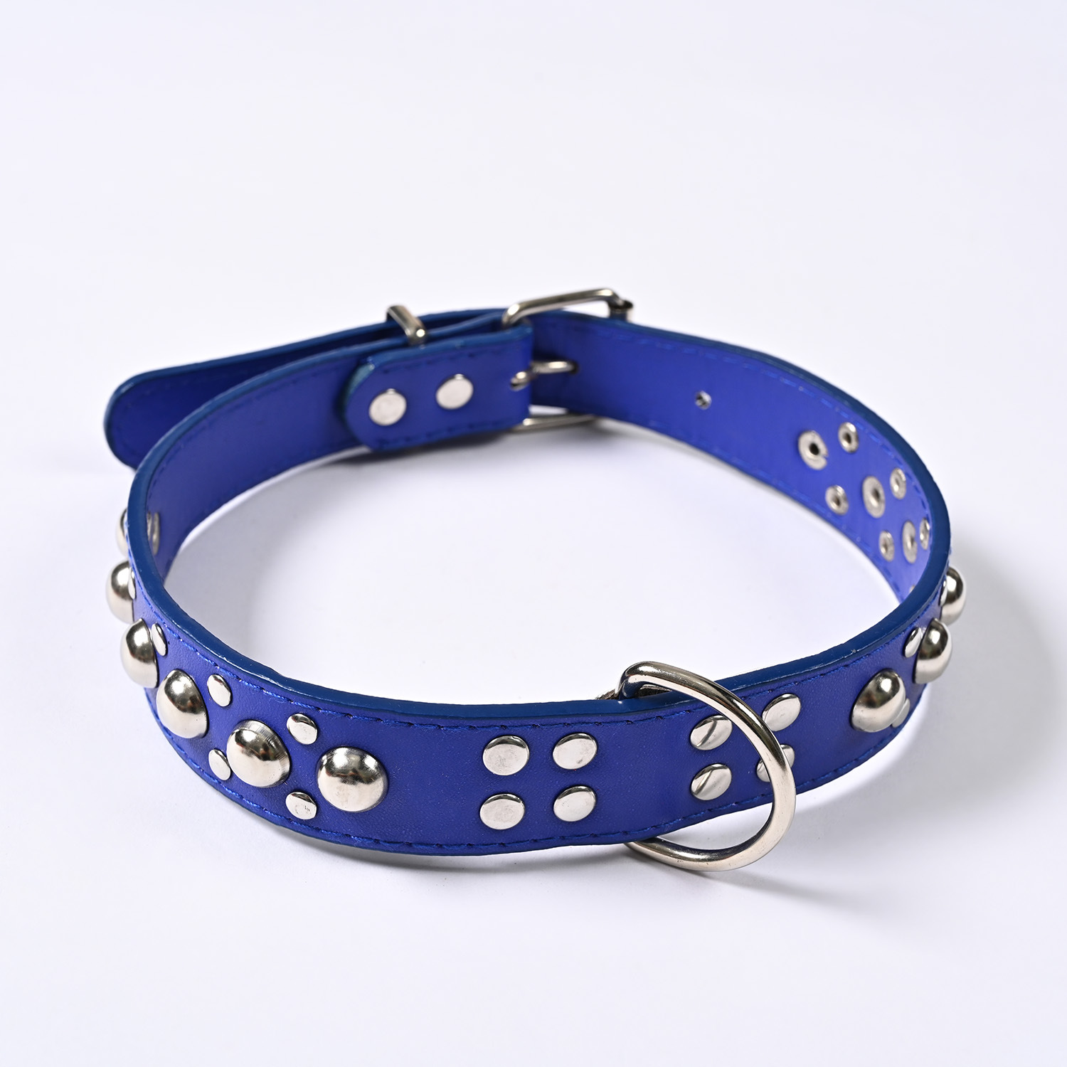 New mushroom nail anti-bite pet collar, medium and large-sized rivet dog collar, dog pet supplies manufacturer wholesale Application Scenario
