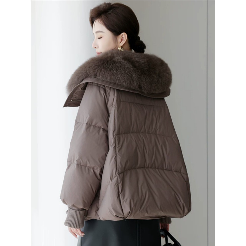 2023 New Fur Fur Collar Down Coat Winter Women's Casual Loose Duck Down Coat Tide Application Scenario