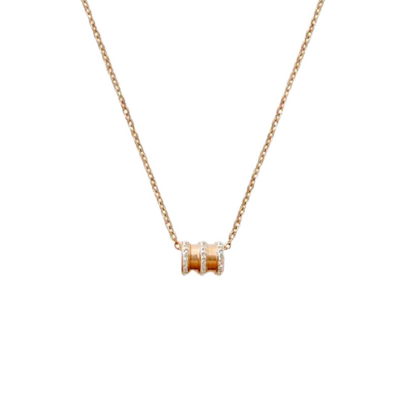 A light luxury titanium steel necklace with a high-end feel from Japan and South Korea, an 18K rose gold pendant, a versatile and unique design sense collarbone chain Item Picture
