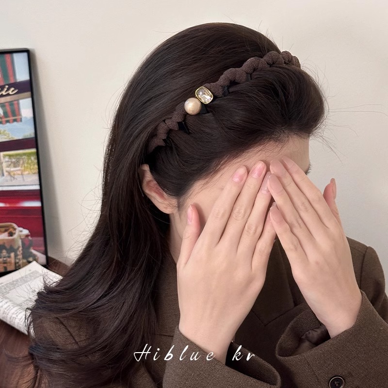Pearl high top headband with teeth and anti-slip headwear for women's autumn and winter 2024 new style, high-end daily wear headband for women Specification image