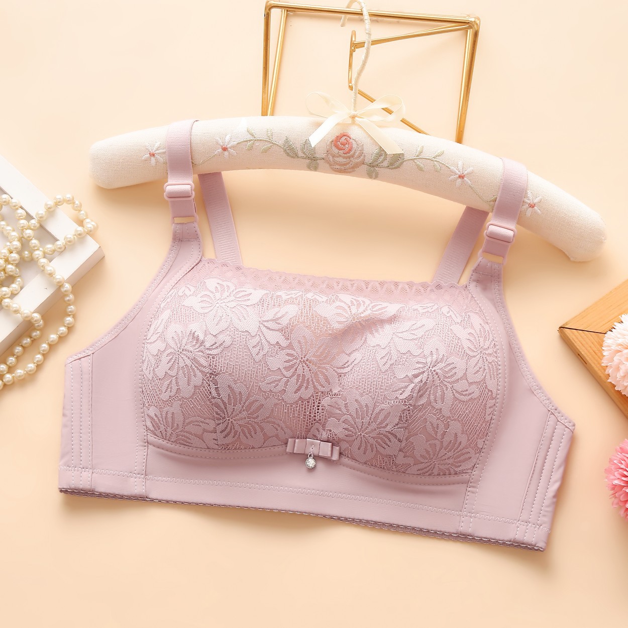 Skin-friendly cotton, breathable cotton, strapless, anti-glare, gathering and retracting secondary breasts bra Specification image