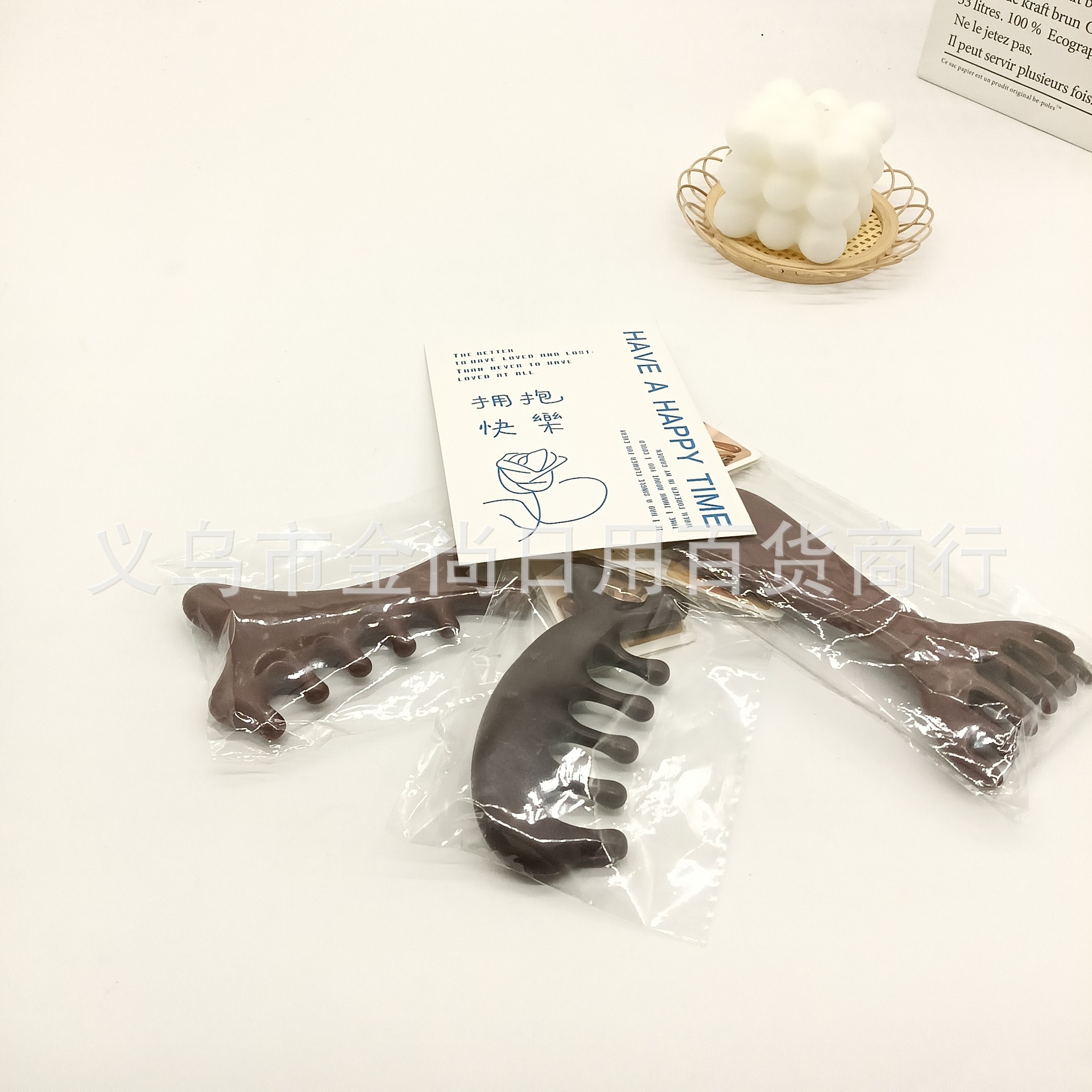 Plastic meridian magic tool facial and eye massage four-in-one comb, multi-functional meridian massage comb wholesale 2 yuan Application Scenario