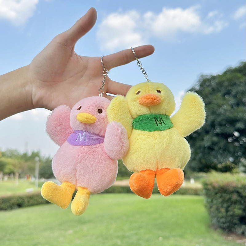 Korean version cute and adorable scarf, chick plush toy, keychain pendant, children's cartoon doll gift, schoolbag pendant Application Scenario