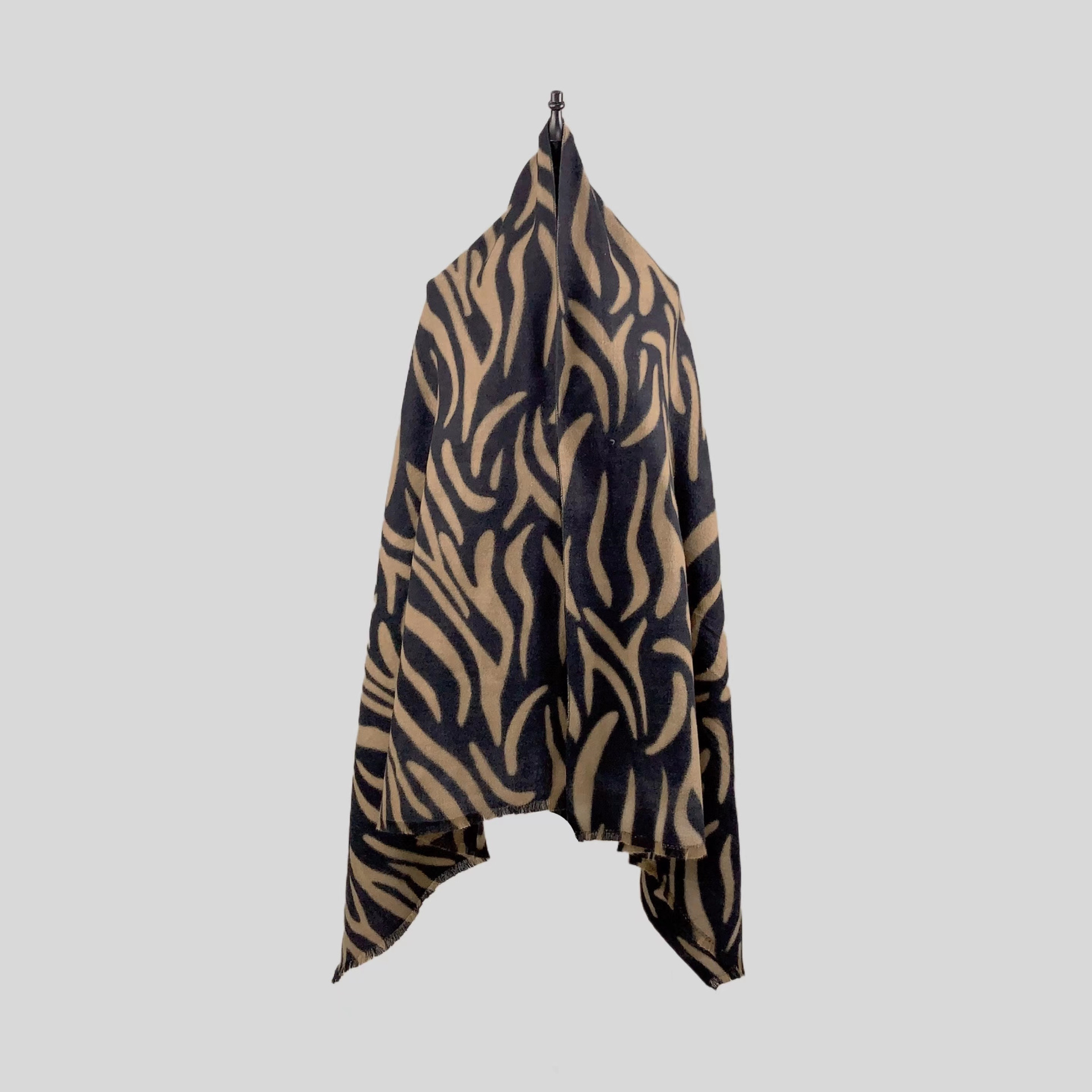 A zebra-patterned short beard scarf is a perfect match for women in autumn and winter. It features a thick, warm and trendy Korean-style faux cashmere scarf in a solid color Specification image