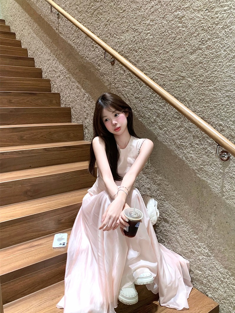 A real photo of an elegant young girl wearing a pink dress with a large skirt Application Scenario