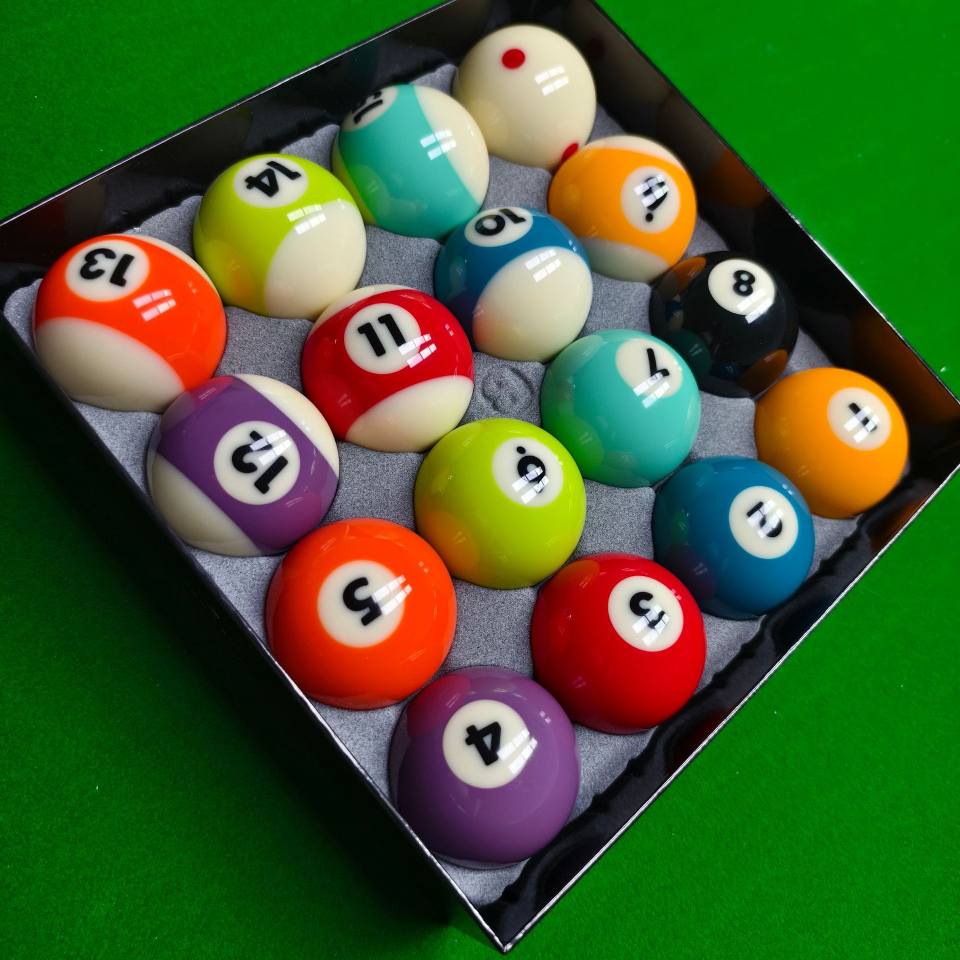 Wholesale of 5A black 8-inch crystal billiards balls for foreign trade, American 57.2 standard large billiards balls, from Guangzhou details Picture