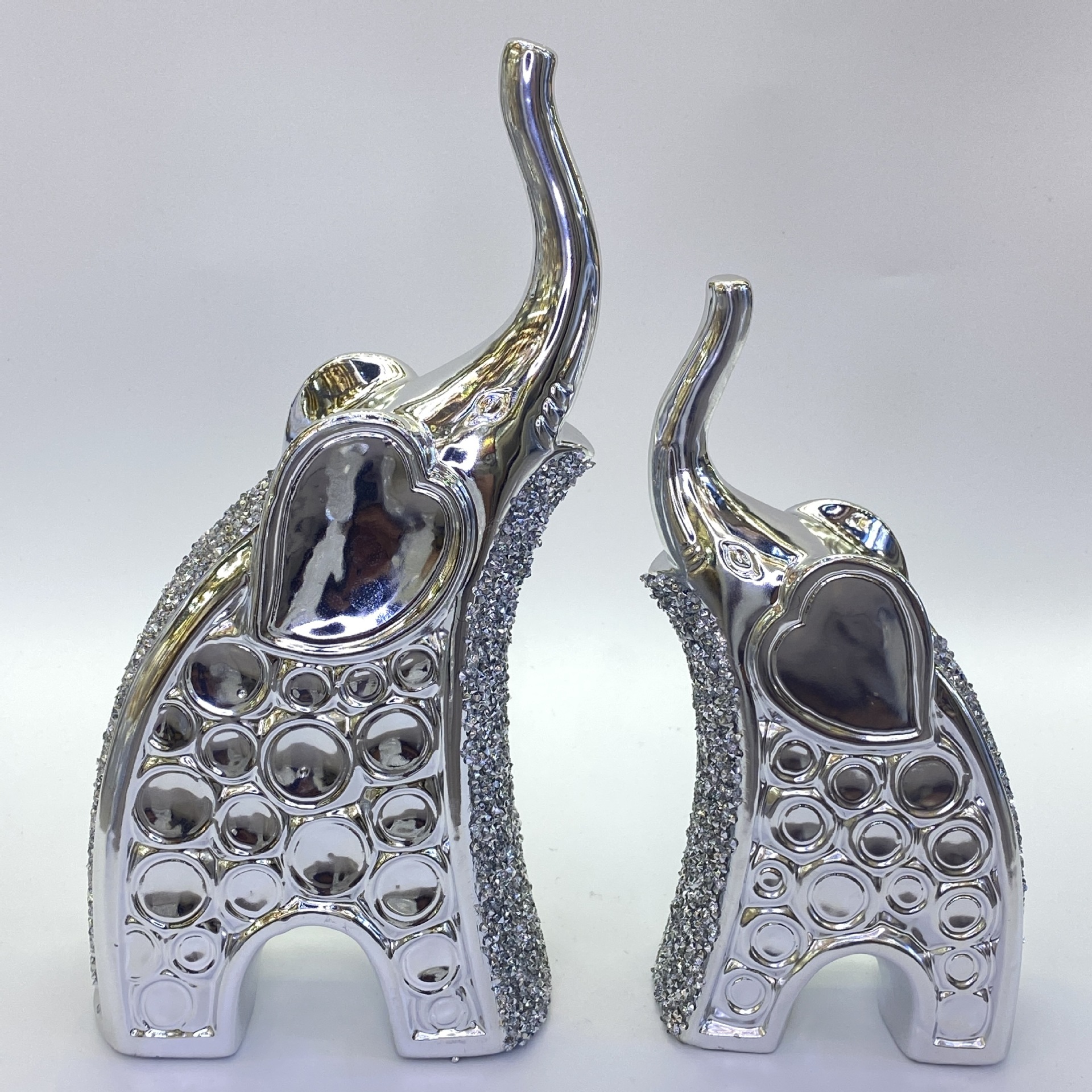Chinese-style home decoration items, creative three-dimensional jewelry boxes, storage boxes, handicrafts, creative handicrafts, gold and silver electroplated apple ornaments, home decoration handicrafts, fruit ornaments, pear handicrafts Specification image