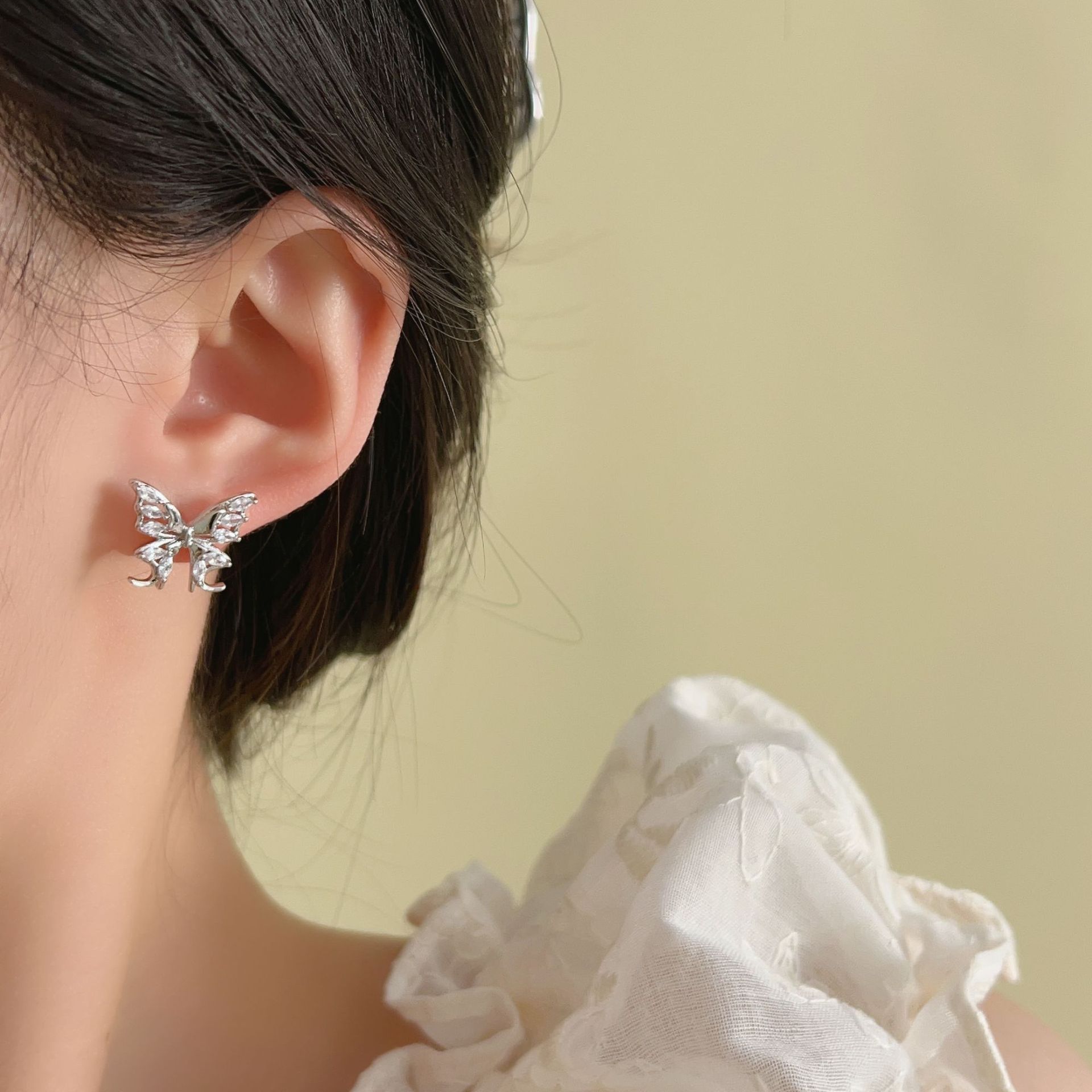 镂空蝴蝶锆石耳环女微镶高级感简约耳钉2024新款爆款网红百搭耳饰详情6