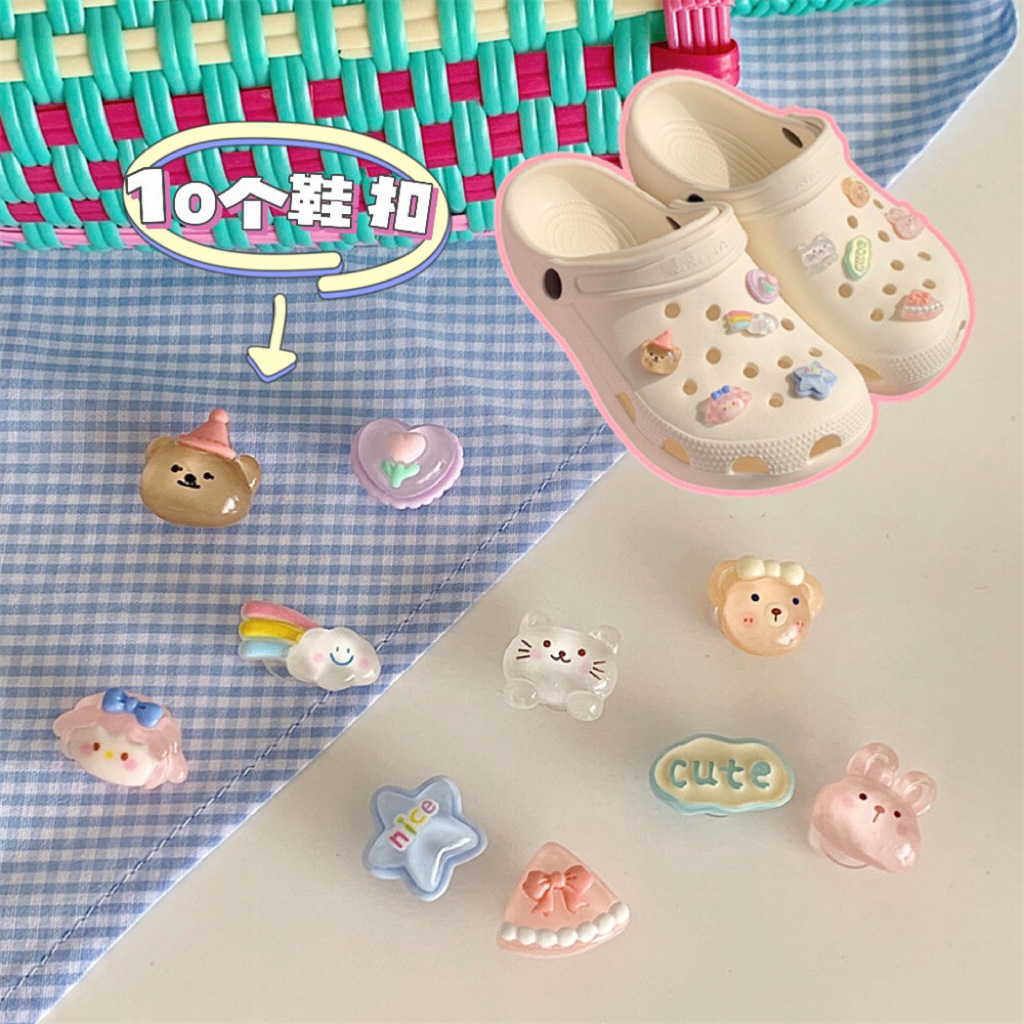 Decorative shoe buckles, heart-shaped shoes, fun shoes, cute accessories, flower book accessories, small cartoon ornaments, red bear hole accessories Specification image