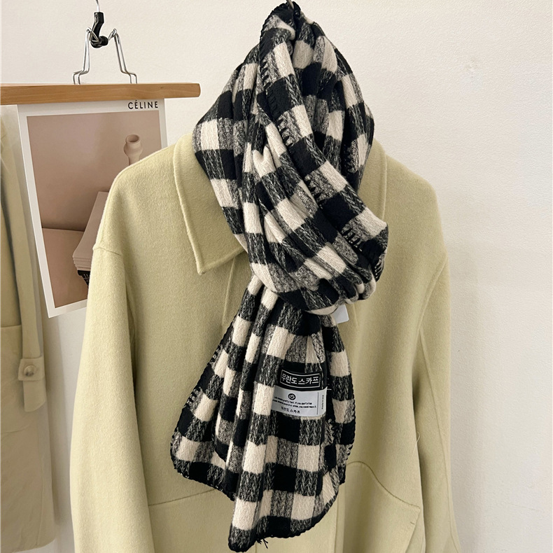 Korean Retro Plaid Scarf Woman Dongdaemun New Winter Thickened Korean Cape Dual Purpose Warm Scarf Green Application Scenario