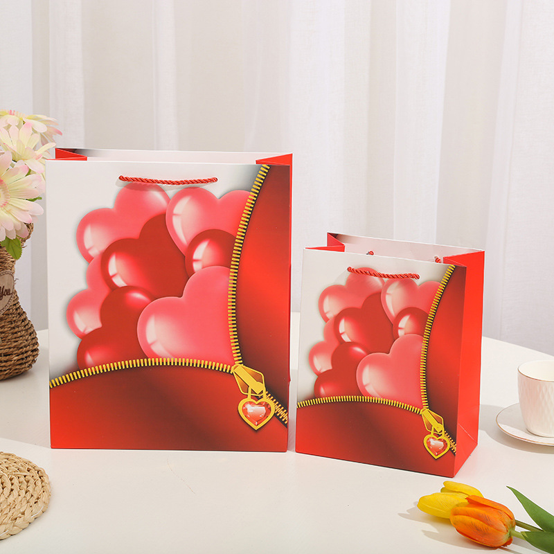 Valentine's love wedding gift bag, handbag, gilded and powder-coated paper bag, birthday return gift, souvenir, South American packaging Application Scenario