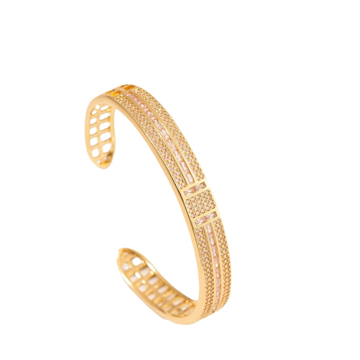 This full-diamond bracelet with a light luxury style and a high-end feel has an open opening that does not fade. It is fashionable, simple and versatile, with a cold and unique design Item Picture