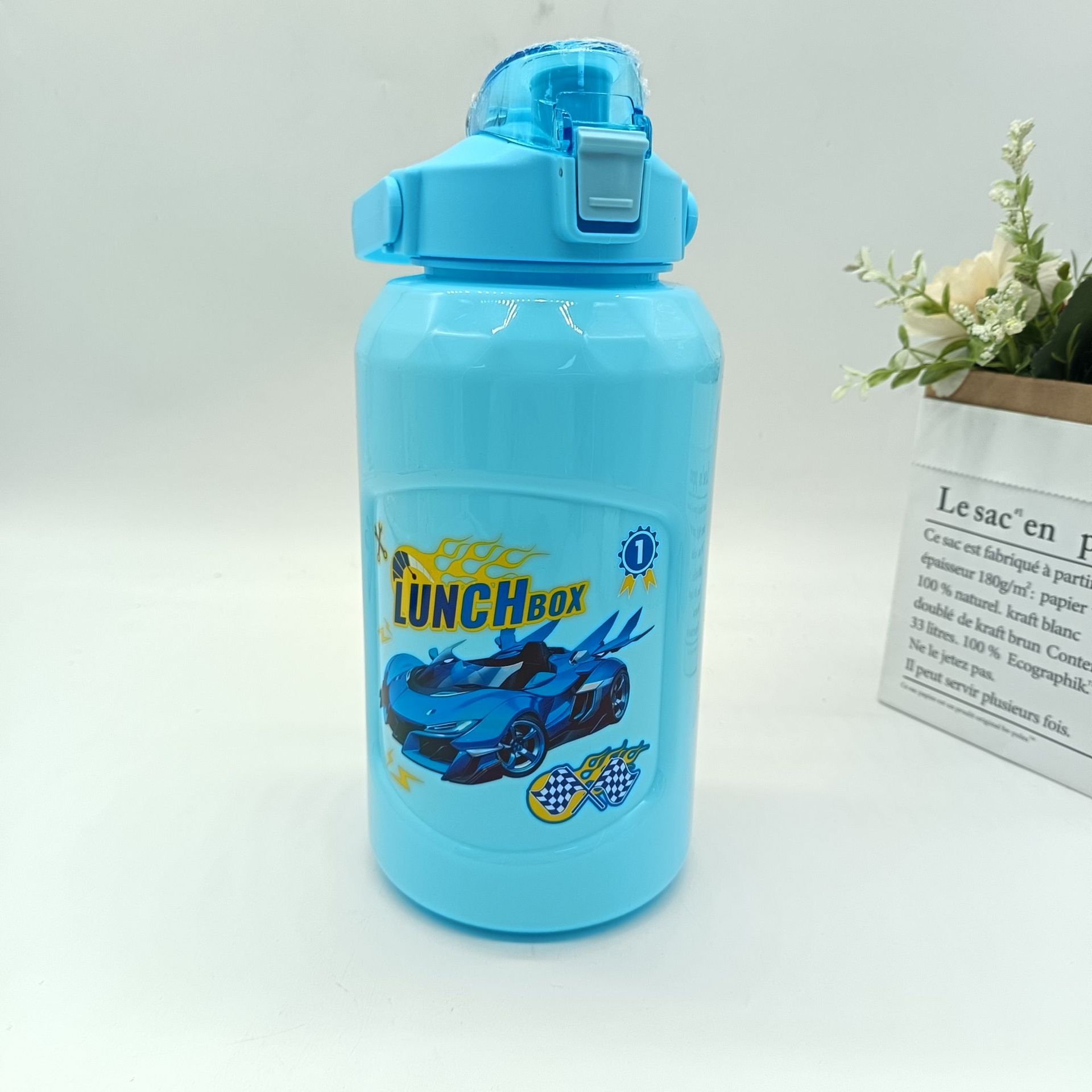 Amazon wholesale best-selling large-capacity children's water bottles with cute cartoon patterns, portable space cups, and water bottles for kids full figure