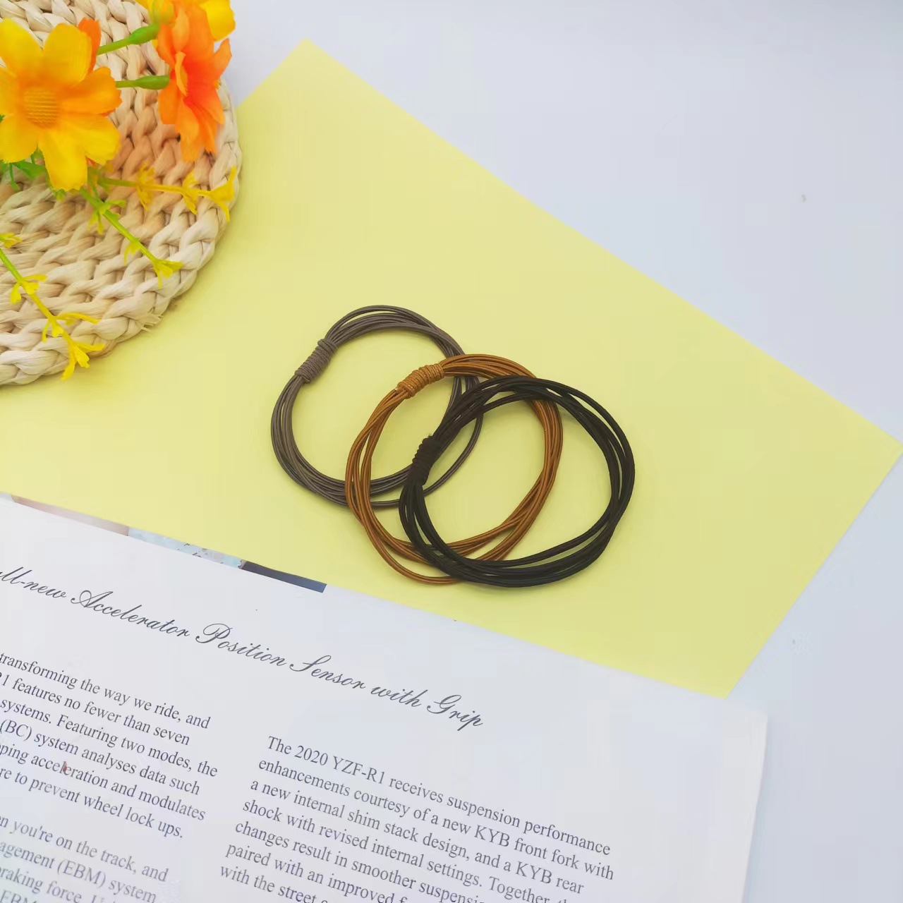 A simple Korean four-in-one hair loop headband with a fresh and innocent look, a forest girl style, a popular hair tie for young girls, and a hair band headband accessory Application Scenario
