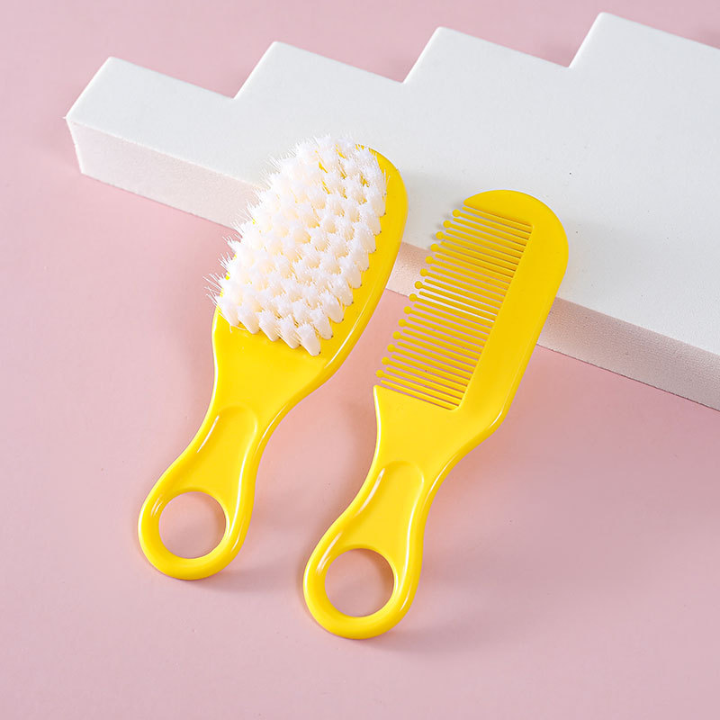 Newborn safety comb brush to remove fetal moss baby head care comb brush combination baby massage comb brush set Application Scenario
