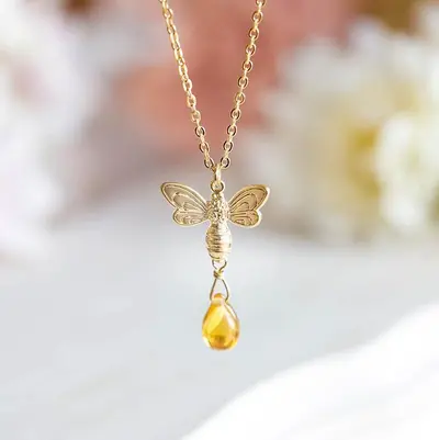 Wish Cross-Border Europe And The United States New Fashion Temperament Three-Dimensional Bee Necklace Simple Drop-Shaped Amber Jewelry Wholesale