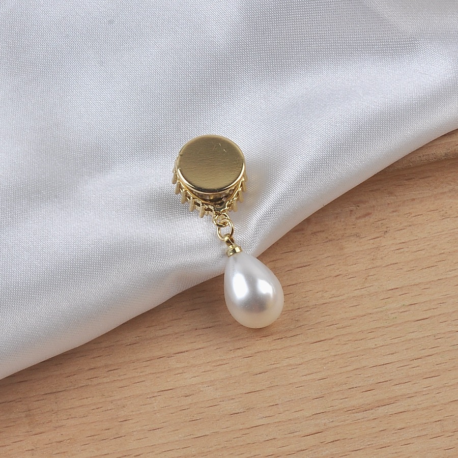 Scratch-free clothes, magnetic brooches, non-puncture clothes, anti-exposure clasp, Muslim headscarf clasp, trendy pins, clothing accessories Application Scenario