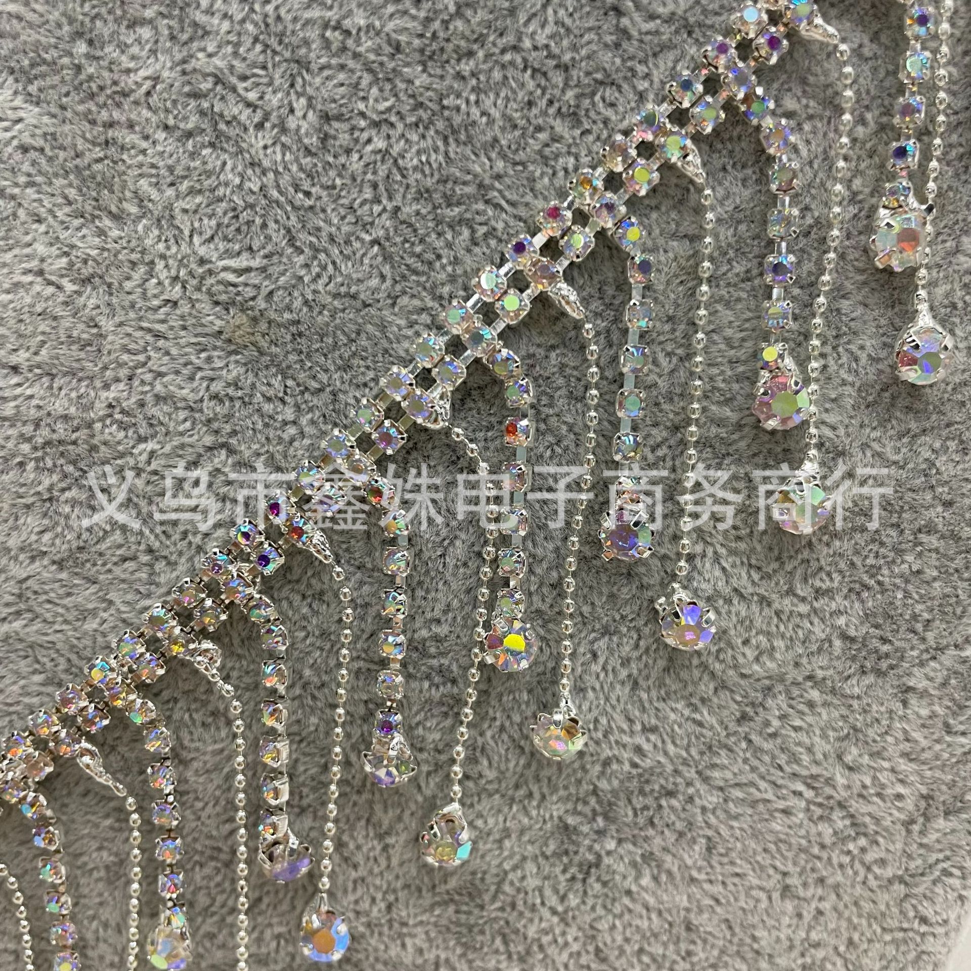 Diamond chain, tassel chain diy accessories, bead chain, welded tassel chain cap, decorative clothing accessories, water diamond fancy claw chain Application Scenario