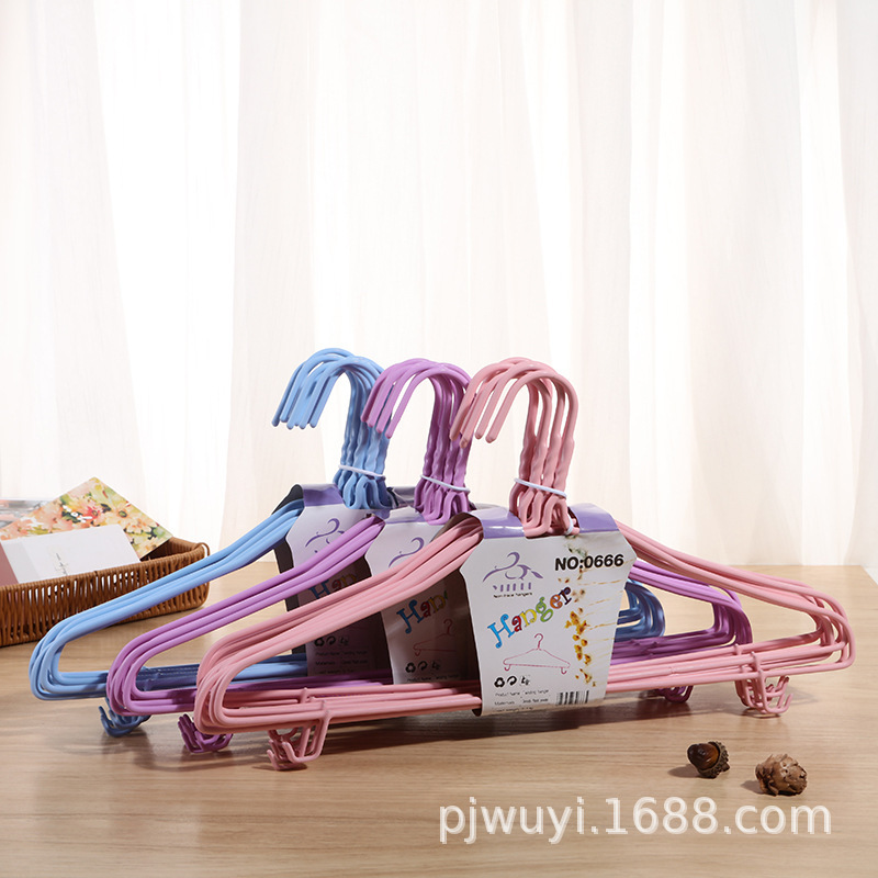 Plastic Coat Hanger With Hook Adult Solid Color Drying Clothes Hanger Hanger Non-Trace Wire Spray Plastic Coat Hanger Application Scenario