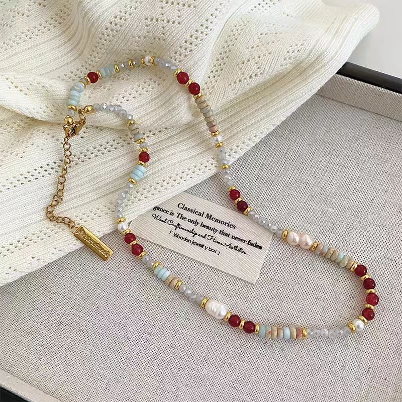 Summer natural pearl colorful dopamine beaded necklace for women, a niche, light luxury and retro design collarbone necklace