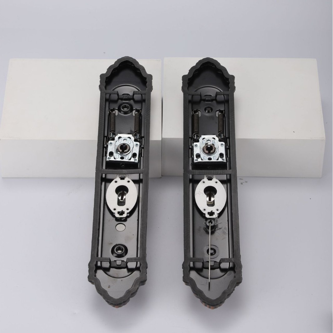 Luxurious red bronze vintage door lock, anti-theft door, universal house door lock, European anti-theft door handle Application Scenario