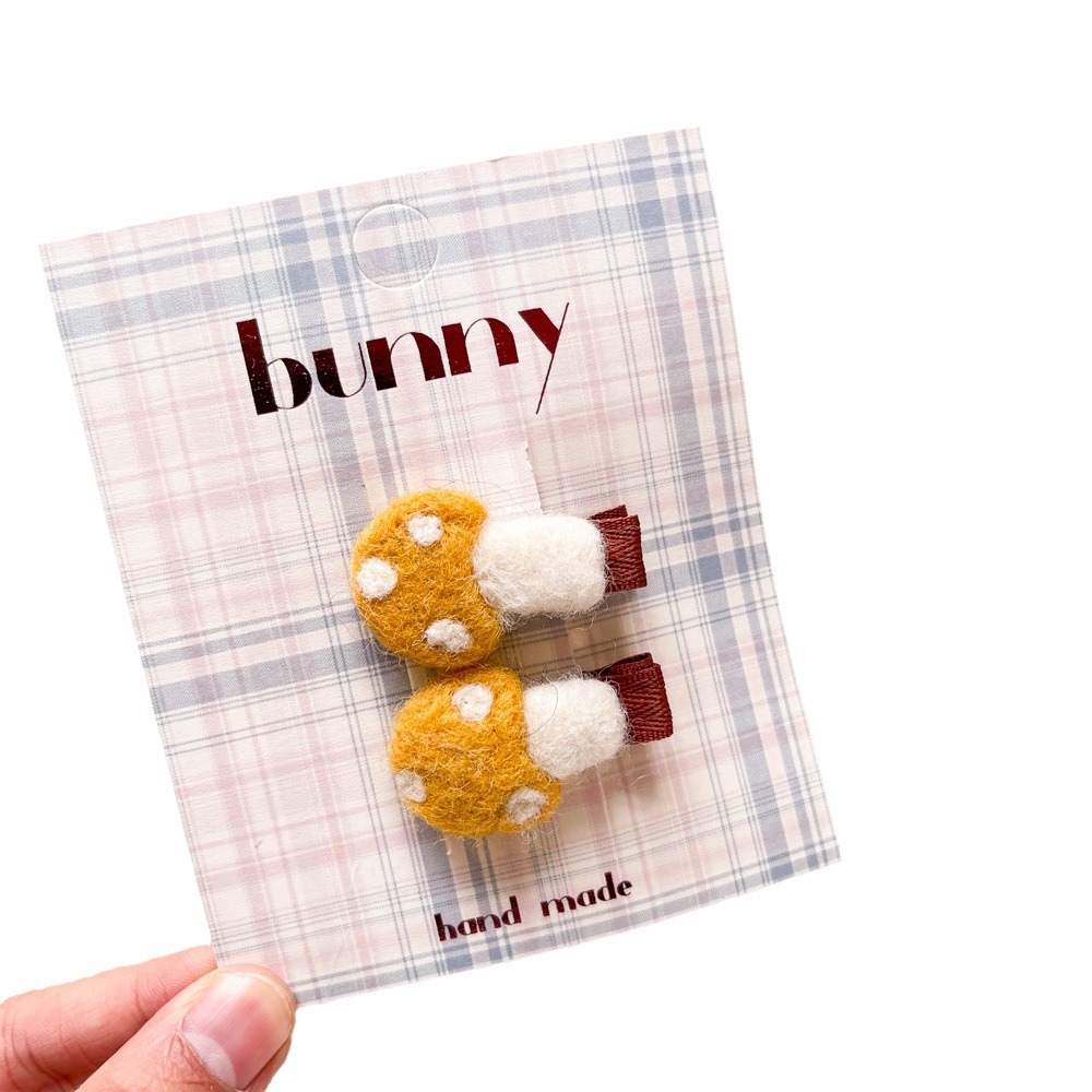 Autumn and winter forest-themed cute mushroom wool felt children's duckbeak clip, Korean-style girls' bangs headwear hair clip edge clip Item Picture