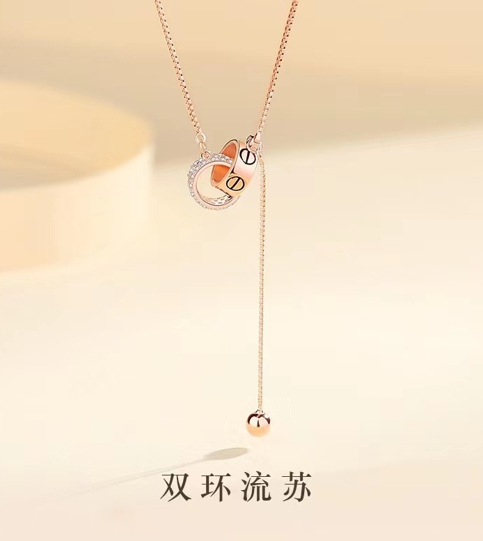 S925 sterling silver French simple and versatile style, double-ring niche light luxury design, summer collarbone chain, a gift for your girlfriend, smiling slightly