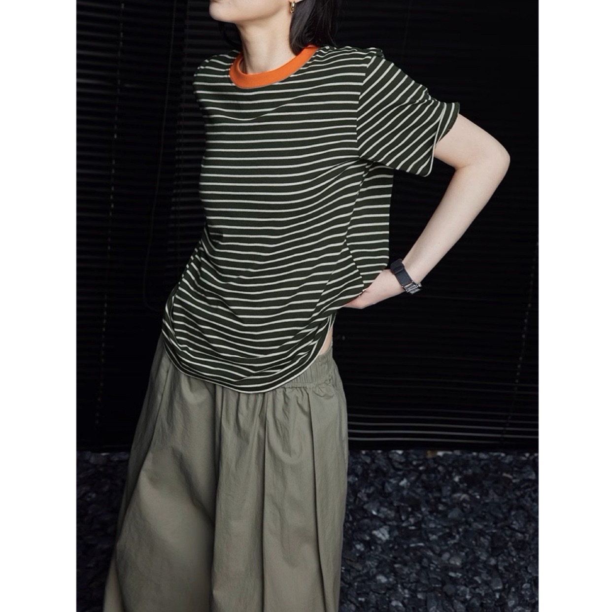 moment dark green striped short-sleeved T-shirt for women 2024 Summer New bestseller, American retro round-neck versatile thin style