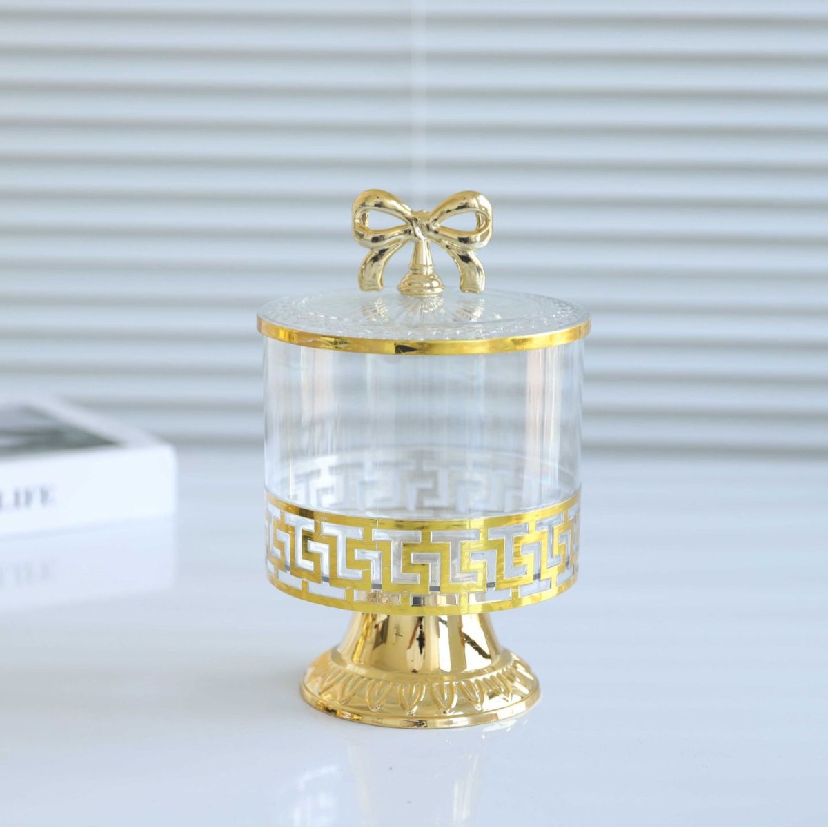 Transparent European retro high-footed gilded candy jars, seasoning jars, nut jars, light luxury European jars, storage jars, five-grain and miscellaneous European-style jars, five-grain and miscellaneous food kitchen storage, food-grade transparent jar boxes, snacks, dry goods, tea storage jars details Picture