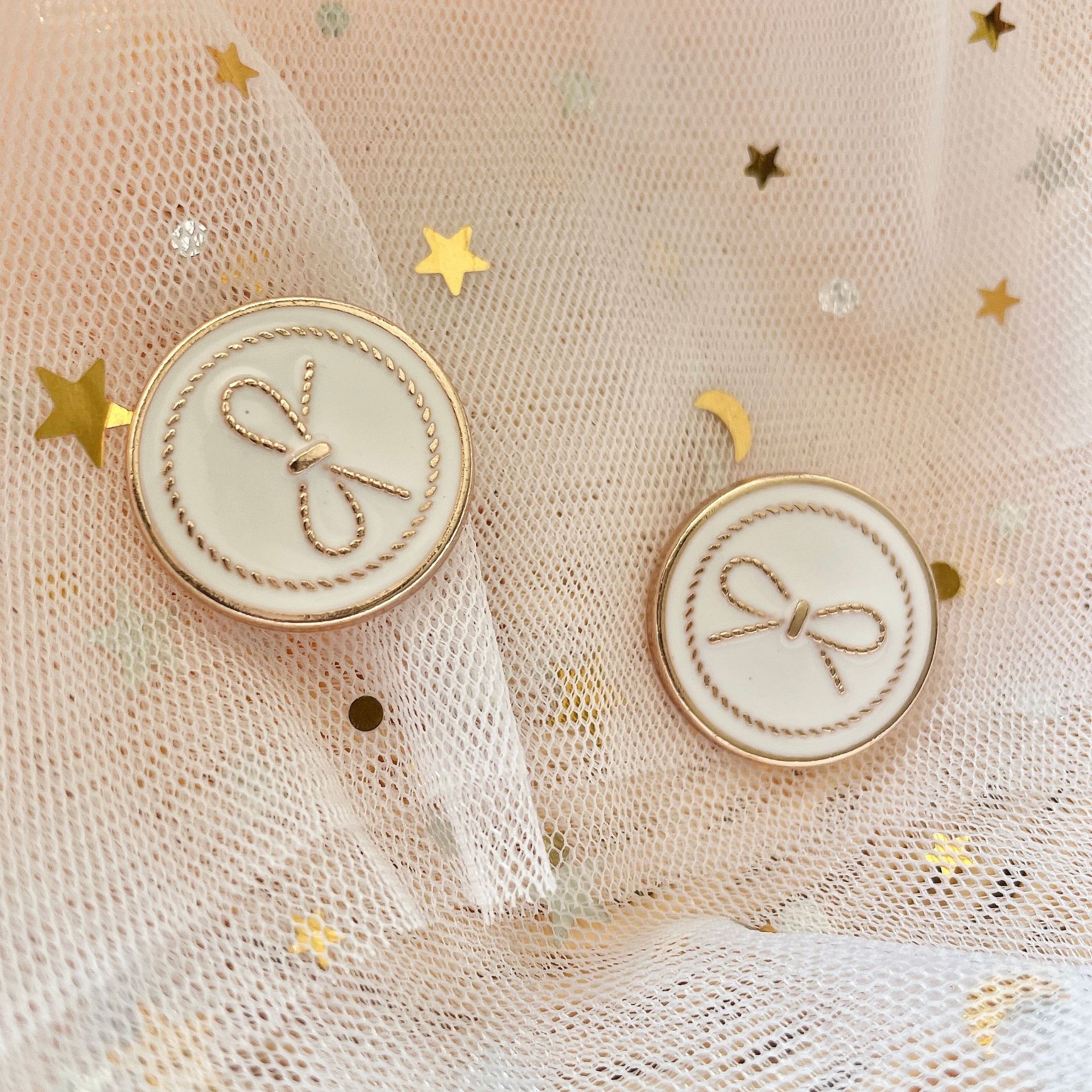 Metal bow, oiled, round buttons, college-style shirt, overcoat, windbreaker, suit jacket, alloy hand-sewn buttons