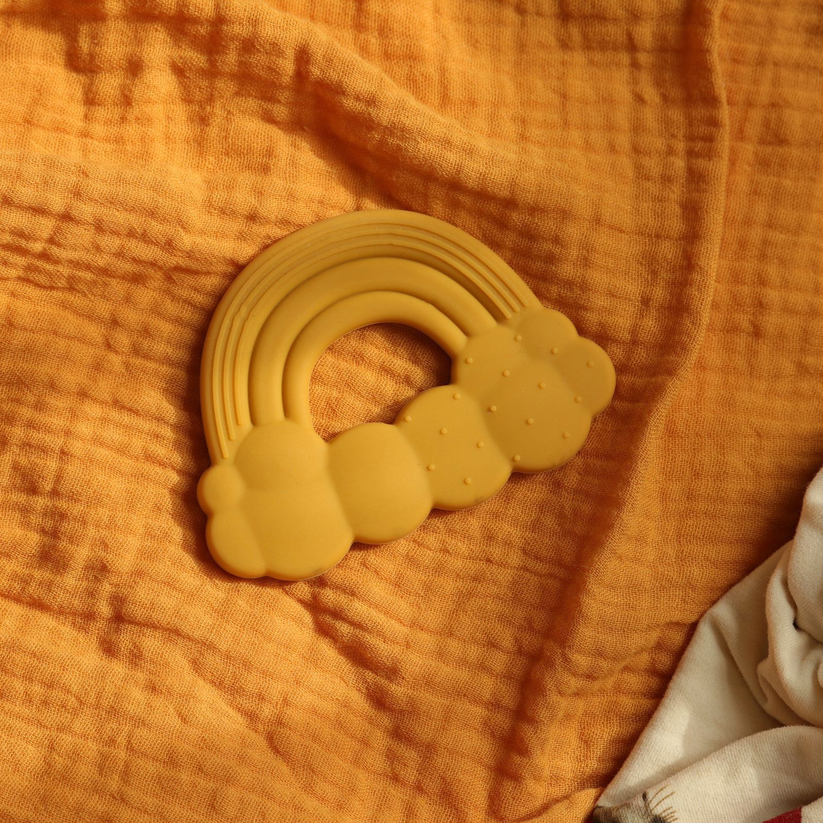 "Baby and Mother Products" Food-grade silicone cloud teething rings are portable and can be carried and put in the mouth Application Scenario