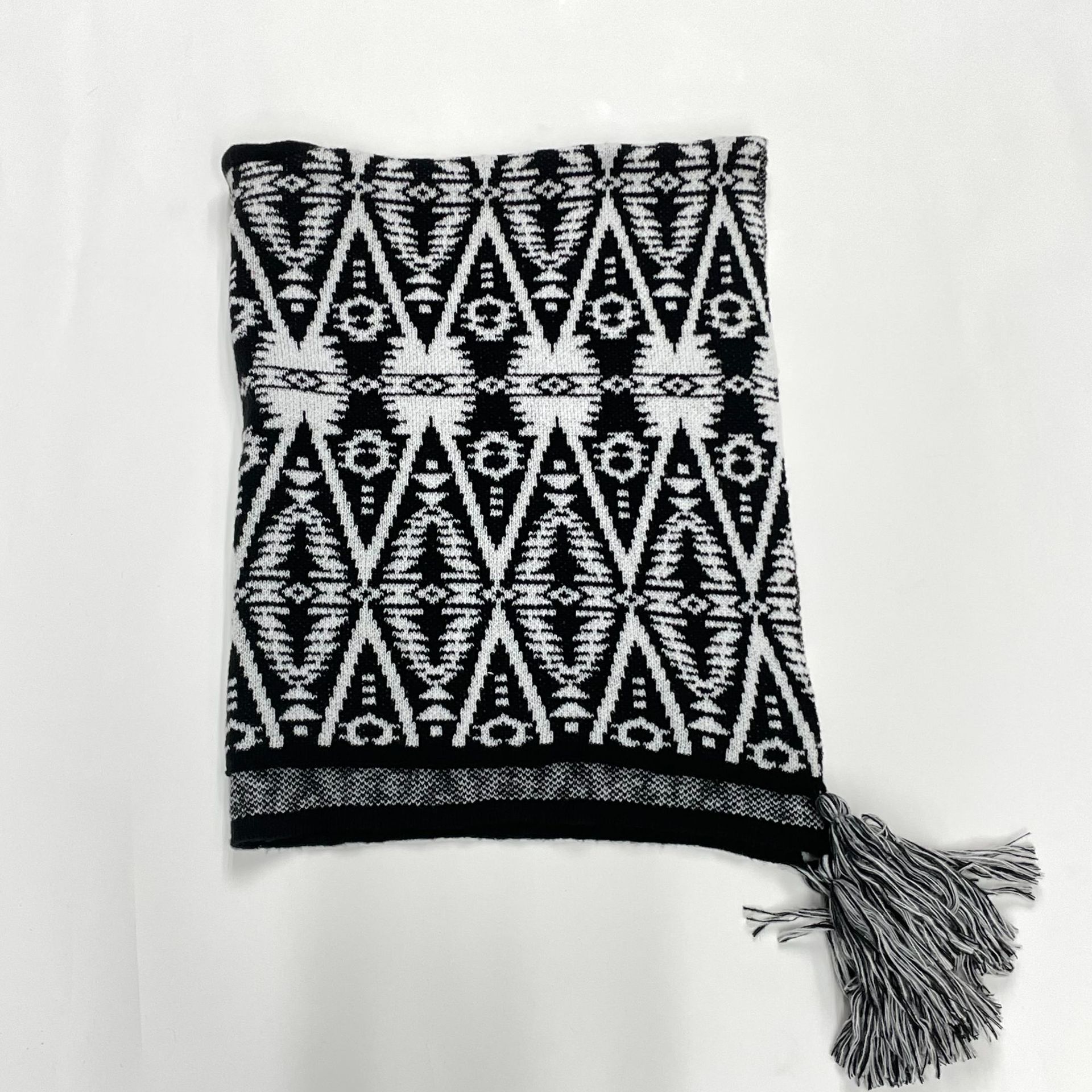 Nuevo blanco y negro rombo cuadrillado bateador manga chal abrigo bufandas caliente otoño invierno viaje exterior mujer wholesale Application Scenario