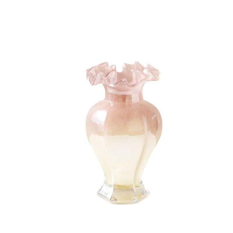 The new French vintage glass vase is a high-end decorative item with a high aesthetic level. It is a hydroponic flower arrangement for the dining table and a simple home decoration Application Scenario