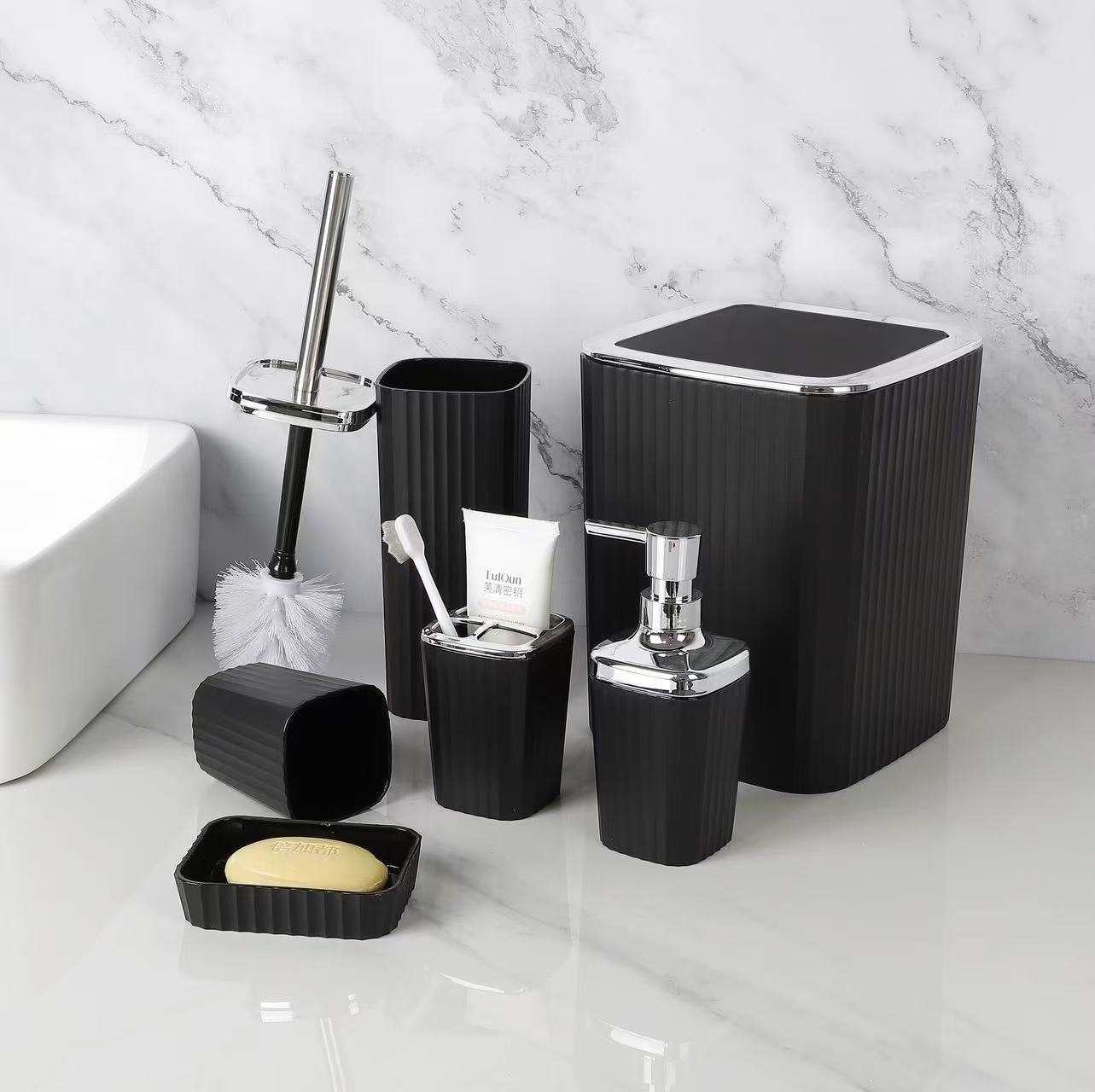 Electroplated bathroom and washbasin set, household trash can without dead corners, soft-bristled toilet brush, hydraulic cup, soap box, cleaning tools full figure