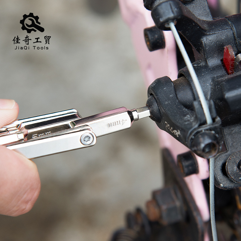 Multi-functional bicycle tools, mountain bike accessories, portable screwdriver, folding Allen wrench combination, photographer's wrench Application Scenario