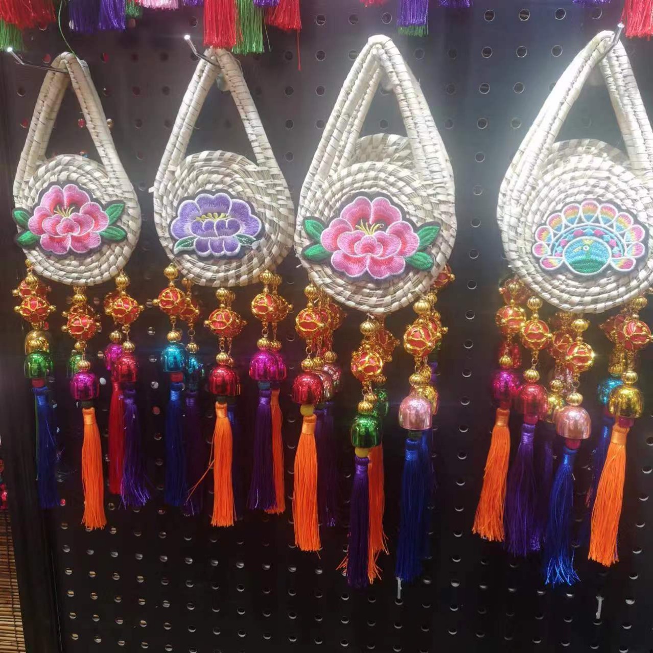 Yunnan Characteristic National Scenic Area Straw Woven Characteristic Home Creative Pendant Gift Crafts Souvenir Pendant details Picture