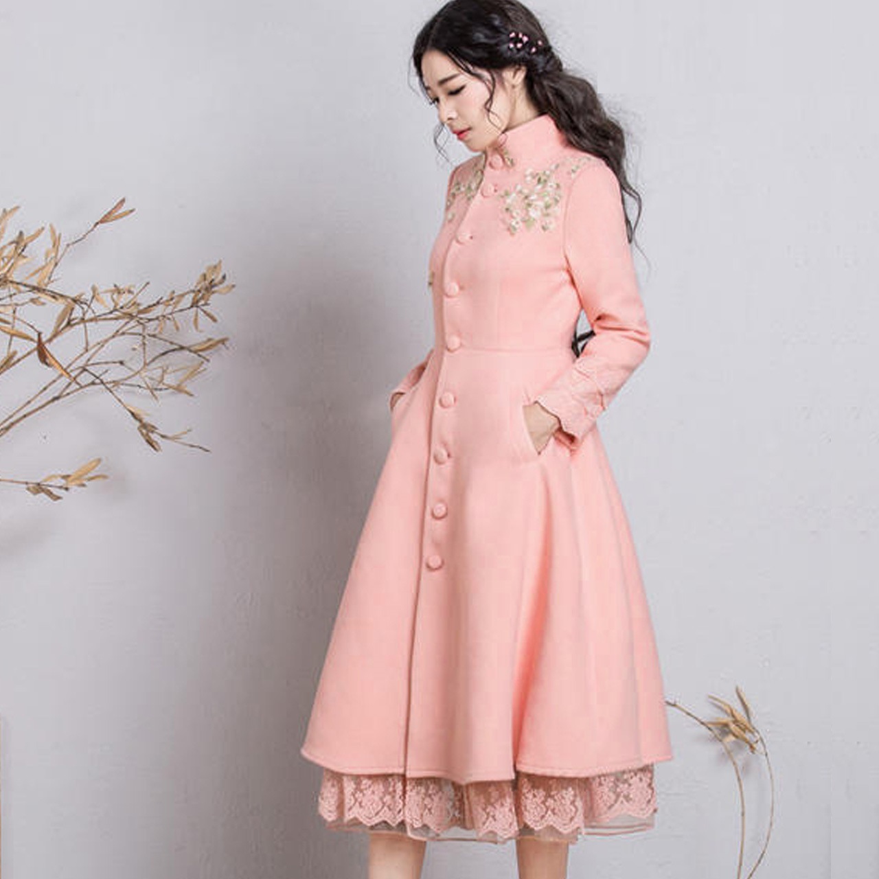 New women's embroidered woolen coat, mid-length, fitted and retro woolen overcoat, Yu Ying Application Scenario