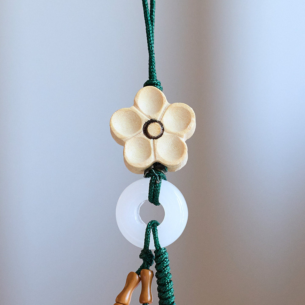 Bodhi Root Lotus car keychain pendant, peach wood lotus pod, cute and exquisite mobile phone chain small pendant, men's and women's pendant details Picture